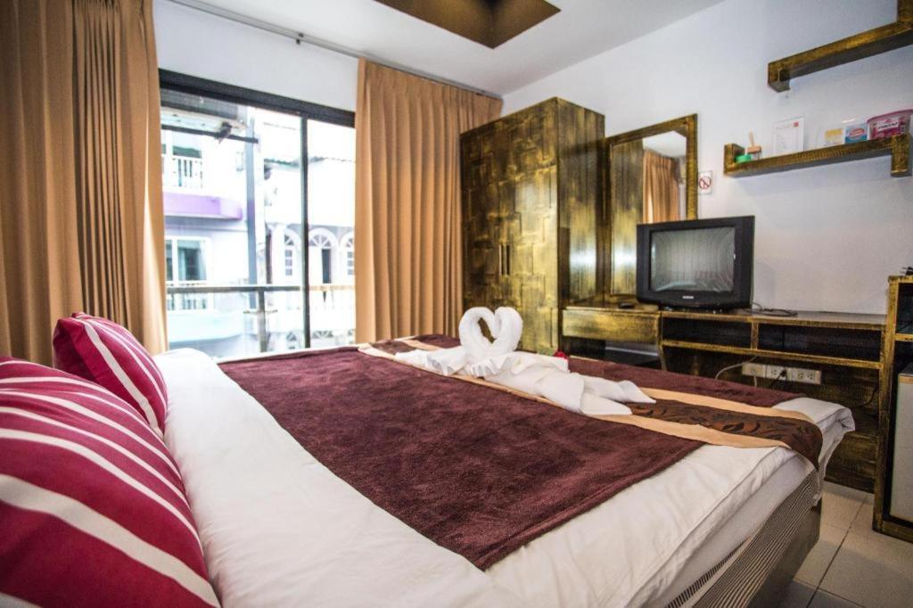 Long Beach Hotel Patong Eksteriør bilde